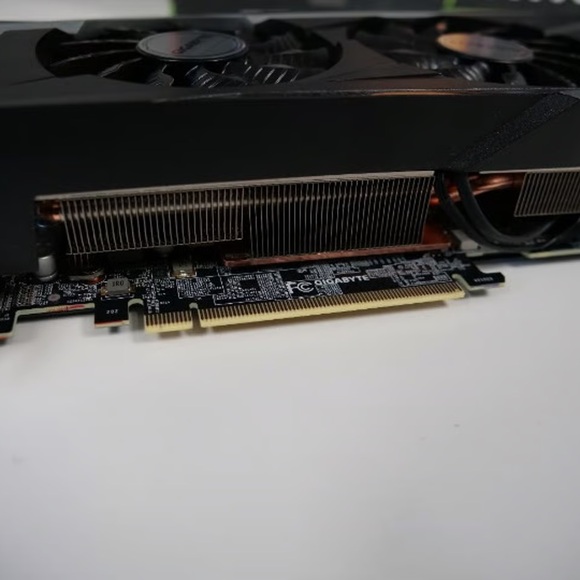 GIGABYTE Black and Silver Graphics Card - Picture 4 of 7